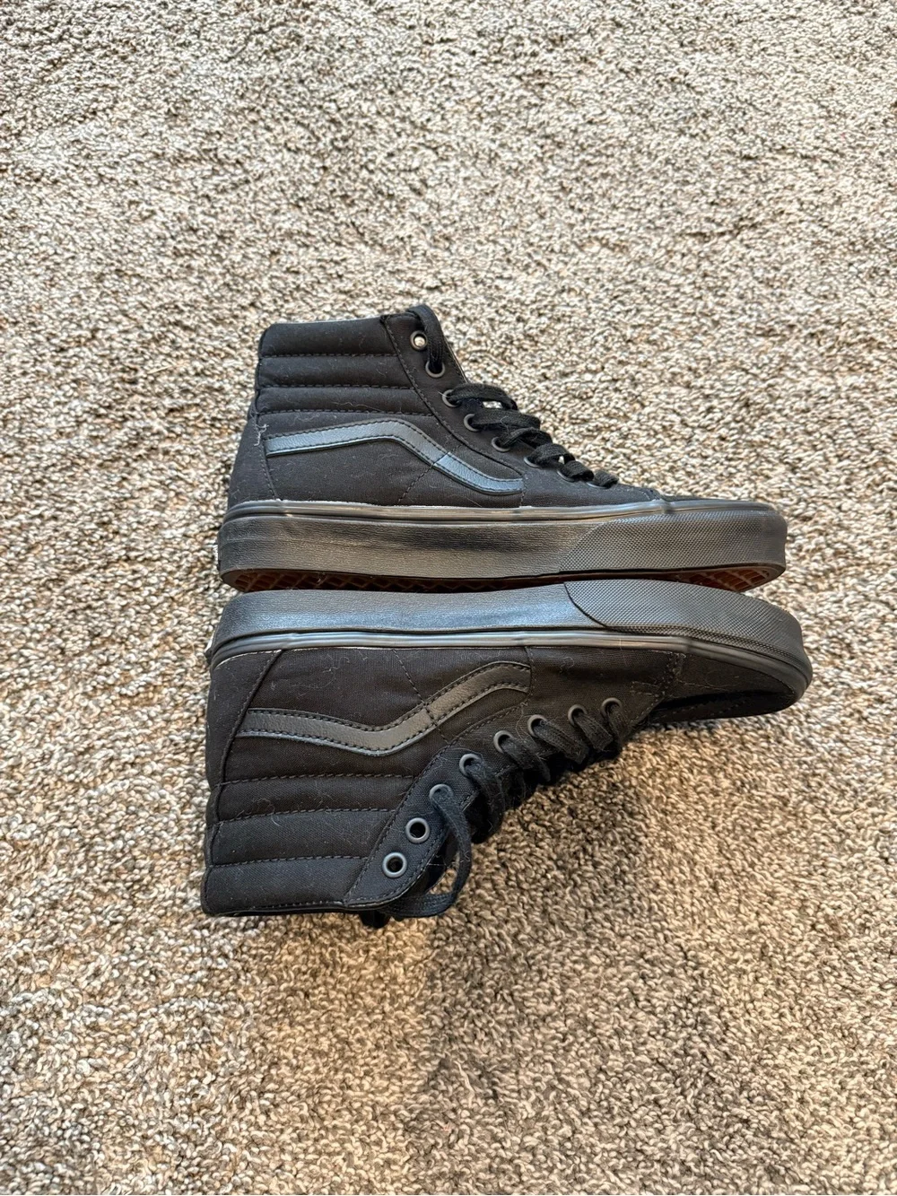 Size 7M/8.5W - Vans Black High-Top Sk8-Hi Sneakers - VN000TS9BJ4